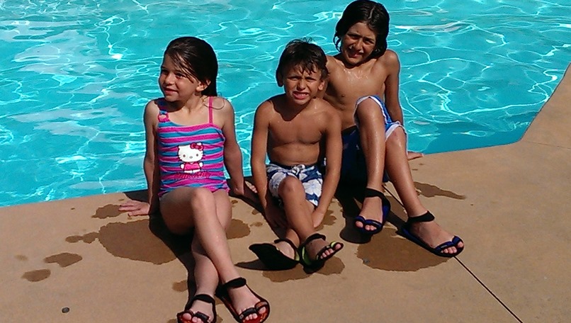 kids wearing Flopeeze by the pool